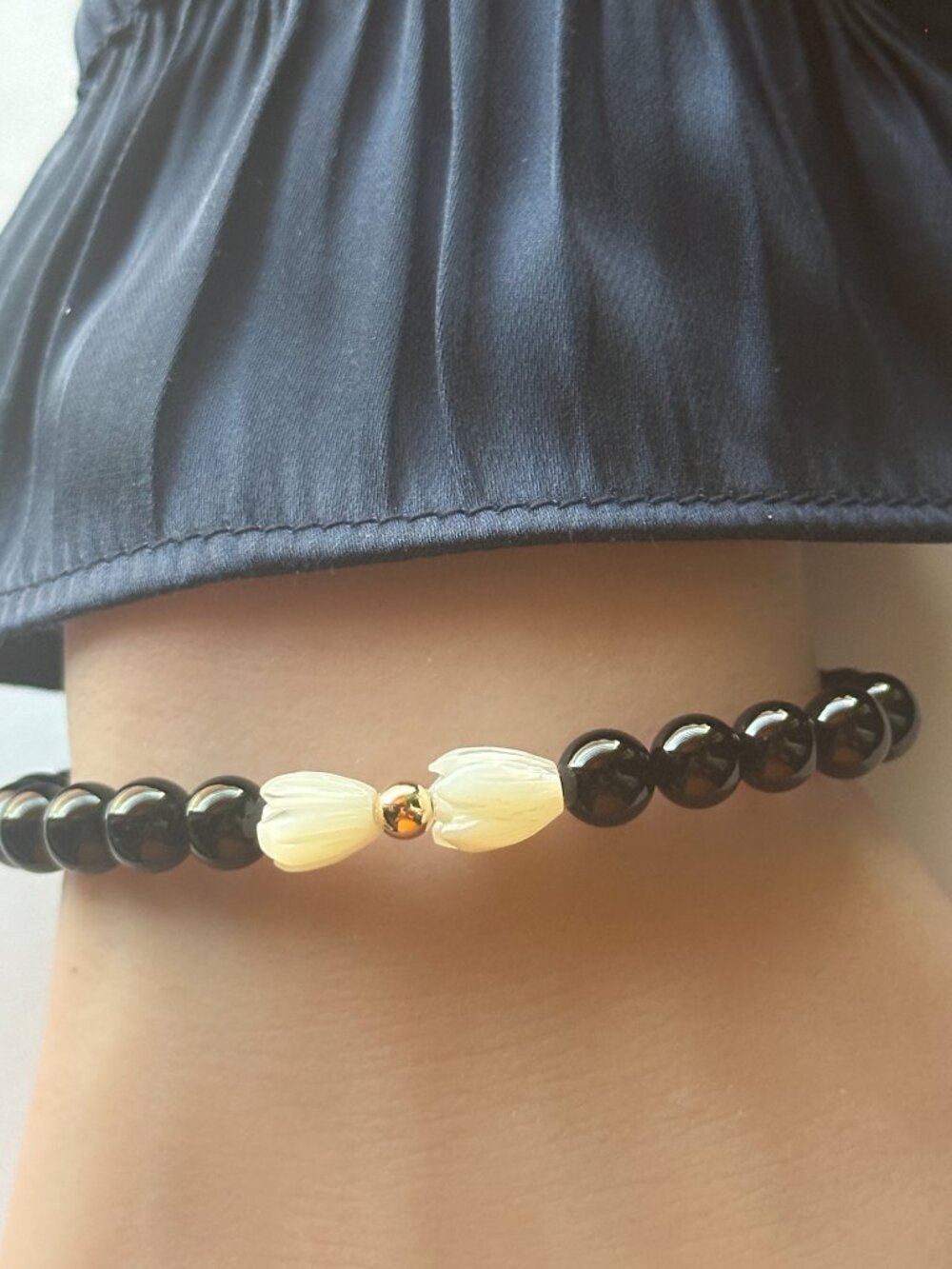 Natural 6mm Gemstone Stretch Bracelet Onyx 14K Solid Gold Pikake MOP - Picture 2 of 2